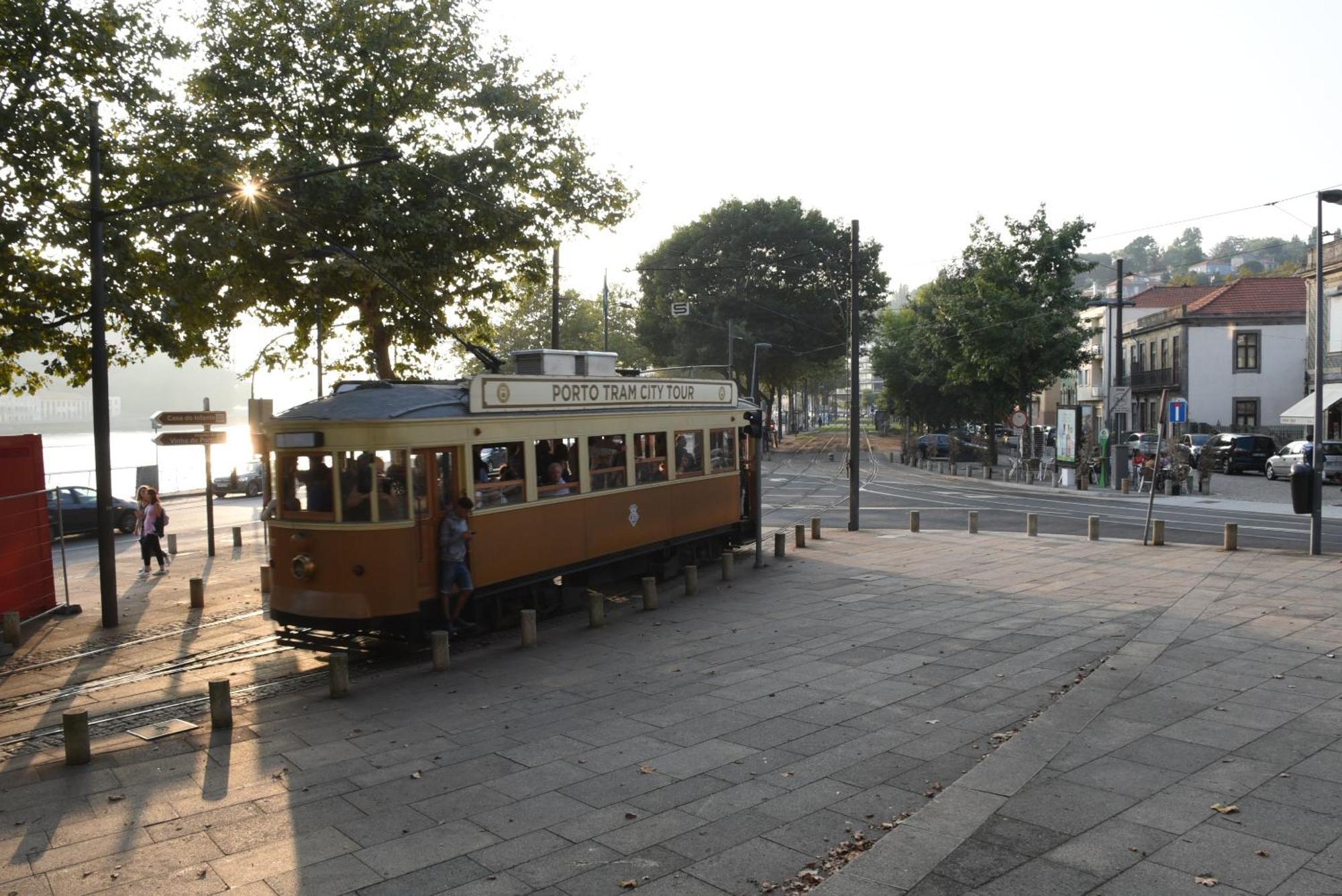 14º Esquadra — Cais Das Pedras Guest House, Porto